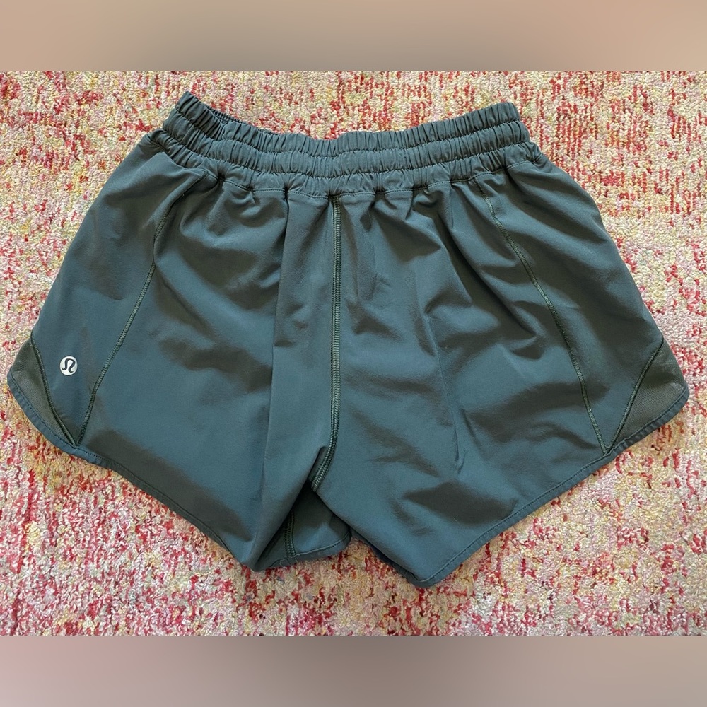 Hotty hot 2.5 lululemon shorts